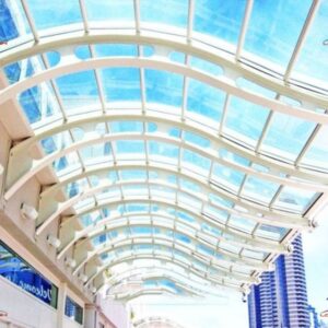 Tôn sáng polycarbonate làm mái hiên trung tâm thương mại